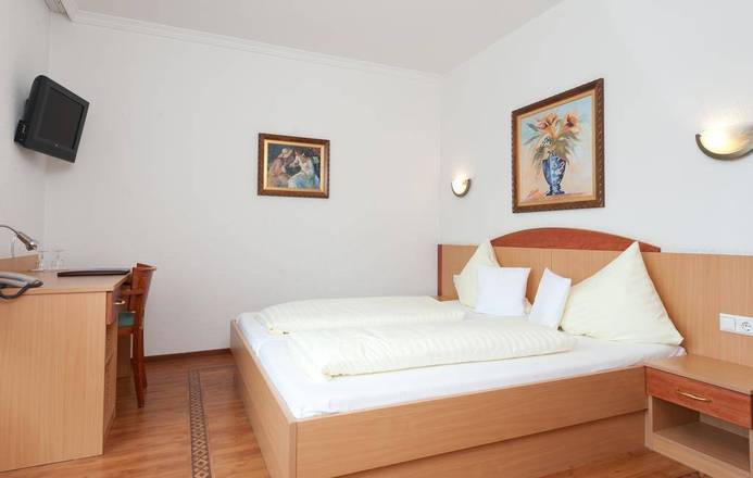 Hotel Zillertal, Innsbruck