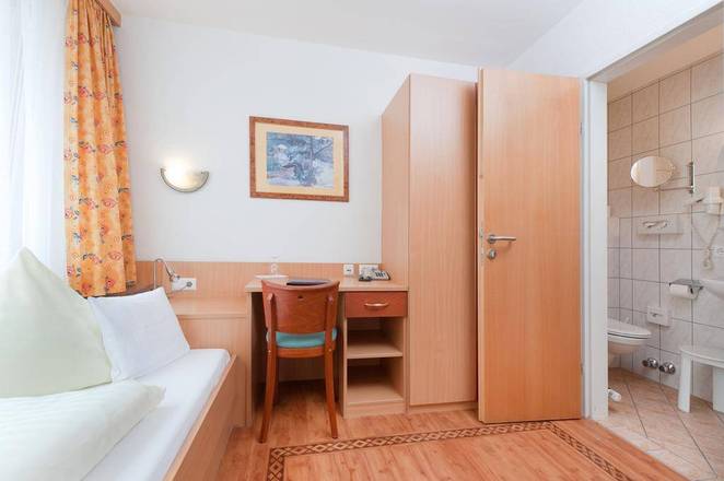 Hotel Zillertal, Innsbruck