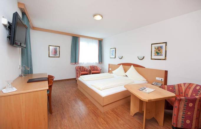 Hotel Zillertal, Innsbruck