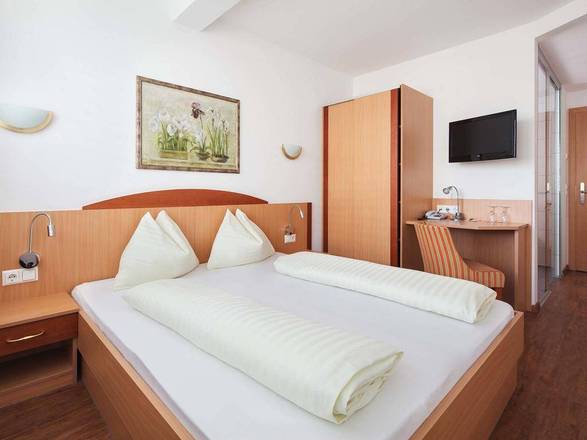 Hotel Zillertal, Innsbruck