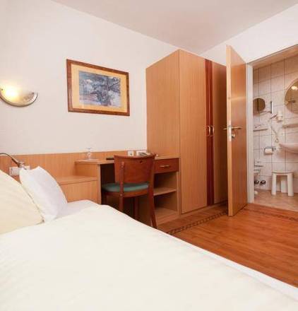 Hotel Zillertal, Innsbruck