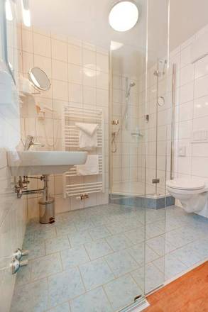 Hotel Zillertal, Innsbruck